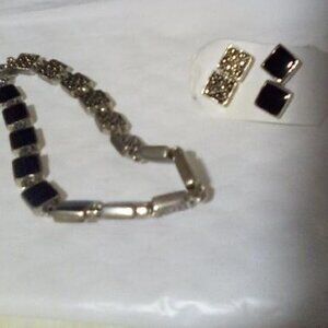 2 bracelets/2 earrings